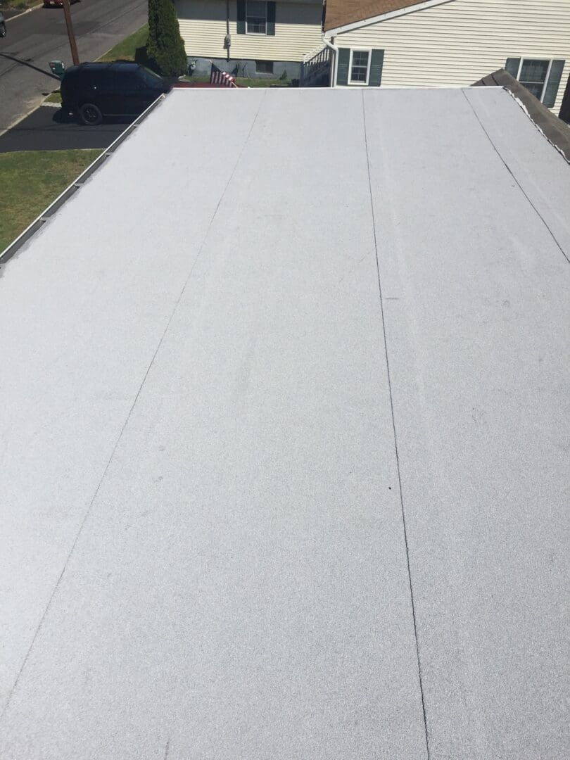 A white flat granulated roof