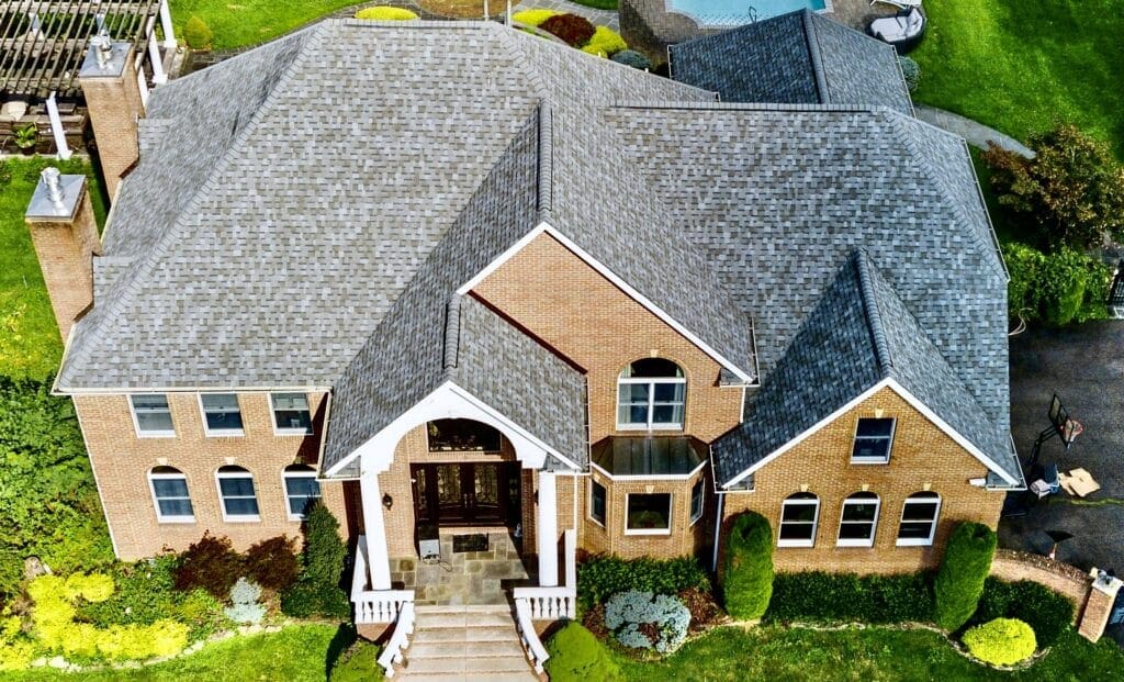 Gorgeous architectural roofing shingle installed on large brick home